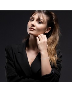 White gold tennis bracelet with diamonds 2